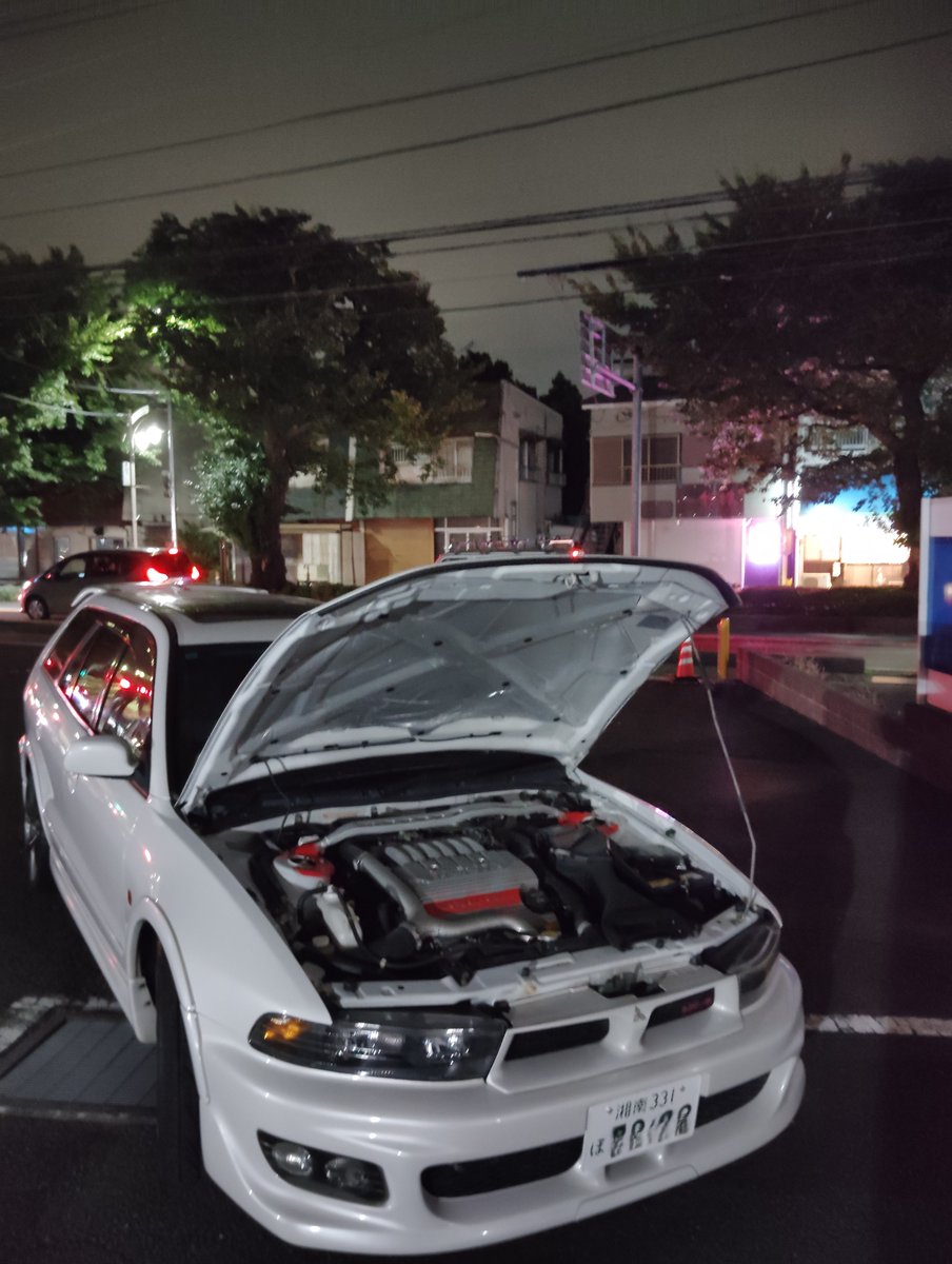 zom2nomad's tweet photo. 今、37,000Km走行のVR-4。チャッピーにどのくらいで売れるか聞いたら。個人譲渡なら300万くらいで売れるかもと。「ガチか。」
「でも、zom2さん、レグナムは家族だから売らないって言ってましたよね。」「「家族だから売らない」という判断は、車好きとしてはすごくよく分かる」と。

・・・お、おう。 https://t.co/JBo9SHMThp