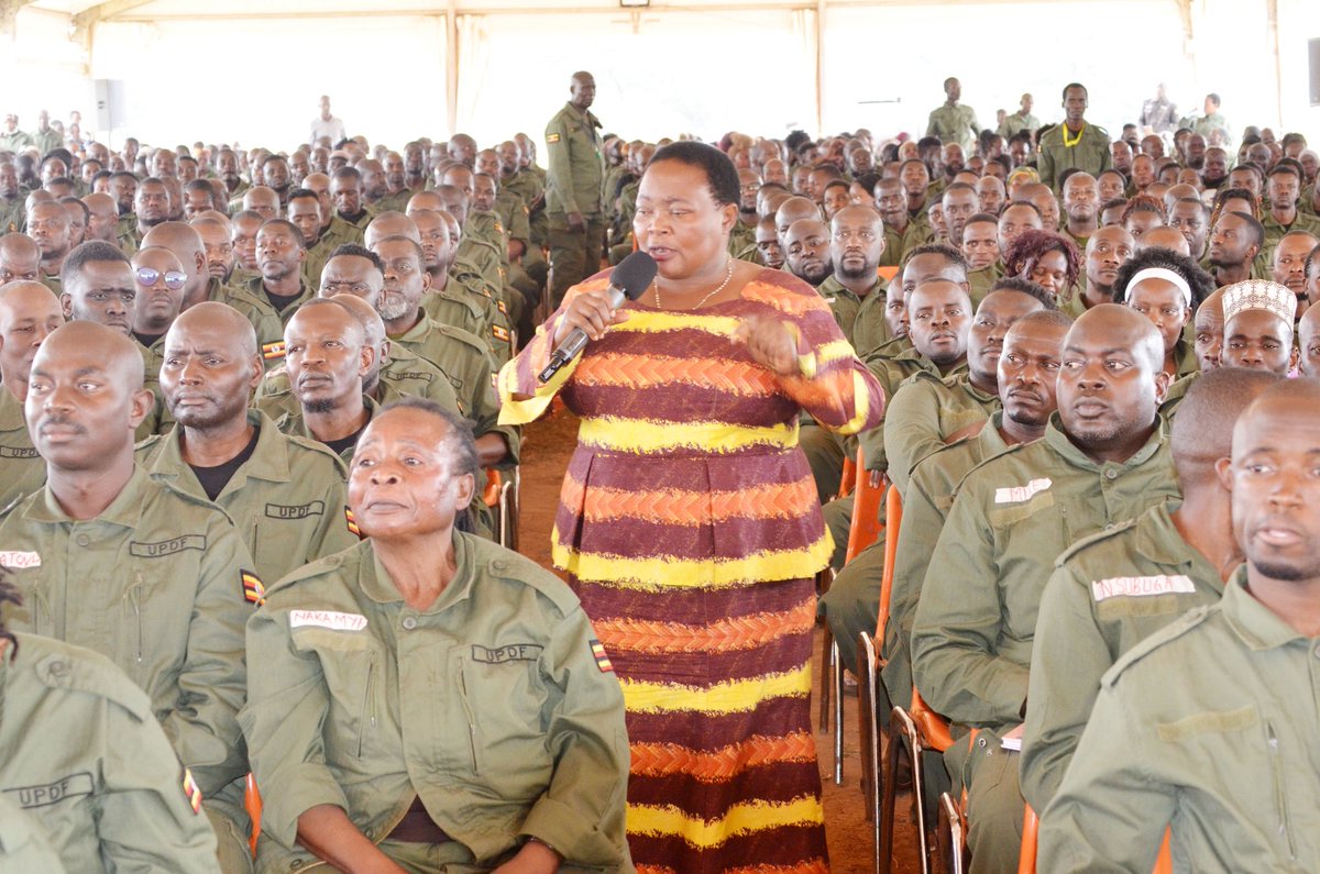 GideonSsekidde's tweet photo. @R_Nabbanja engaged Ugandans repatriated from South Africa πΊπ¬
She spoke about Ugandaβs beauty and the opportunities waiting here.
Her message: bring home the skills and experience, and help build our nation.
#GoldenPosts #OPMUganda #UgandaOpensDoors #InvestInUG https://t.co/Ok7XS2RQ1I