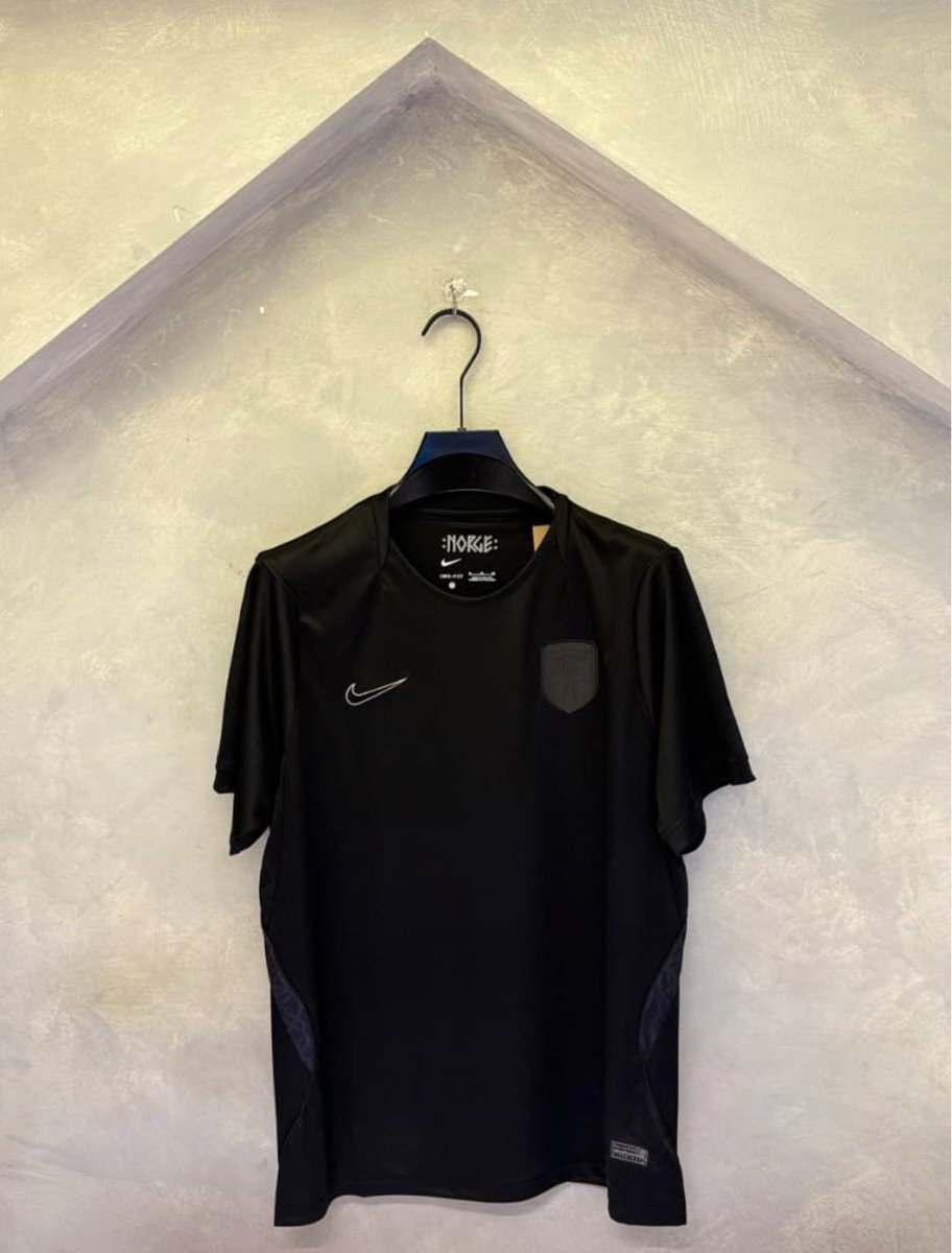Good morning Quality jersey Available in different sizes Size: L