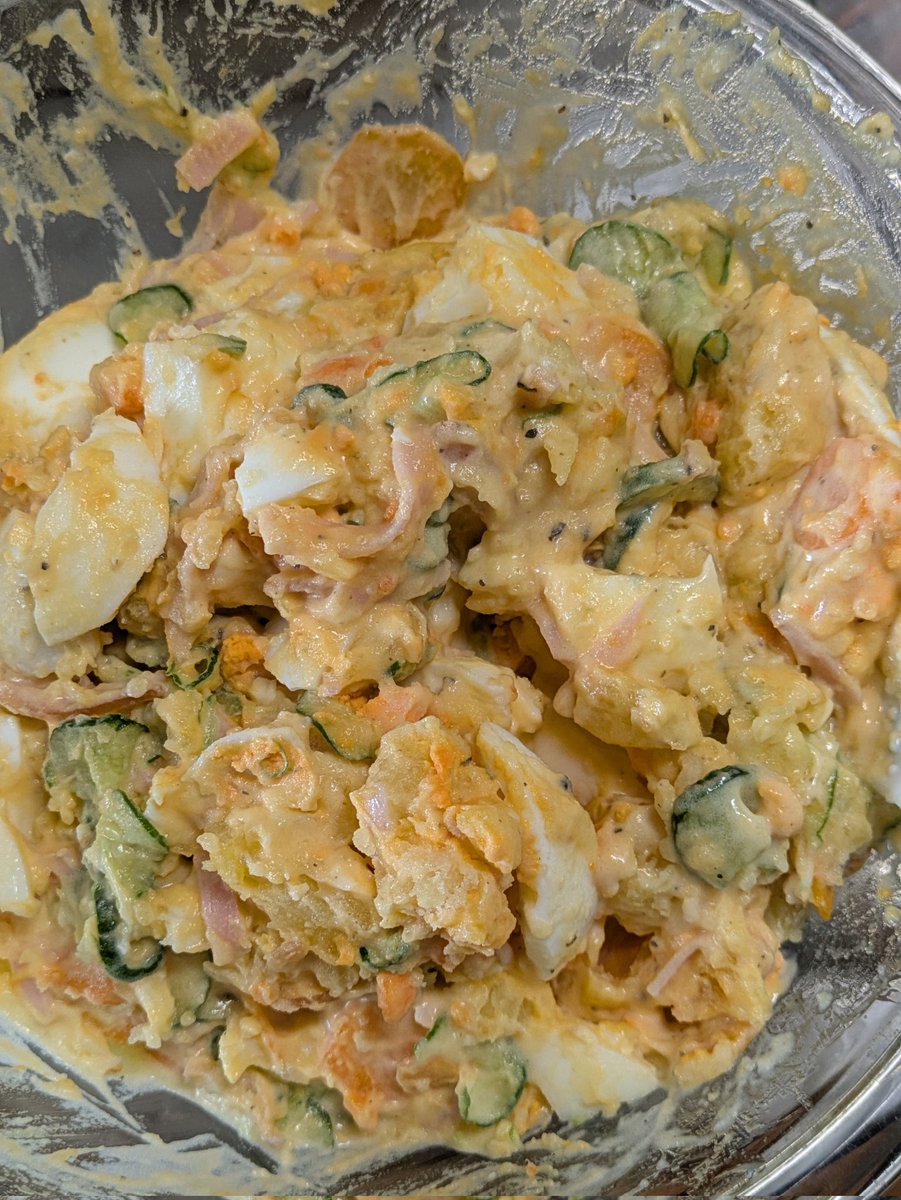 Jyanke_'s tweet photo. 今日の実家ご飯🍚
お赤飯🫘とエビピラフ🦐3種のおにぎり🍙、レバニラ、ブリ照り、ポテサラとシュウマイ🩷普通のと紫蘇シュウマイ作ってみた😆
後は玉子たくさんあるから玉子焼のみ🐣
こんなに作っても両親認知症だから冷蔵庫に入れると忘れて腐らせてます😂困った困った🤣 https://t.co/gvU5NOsfAO