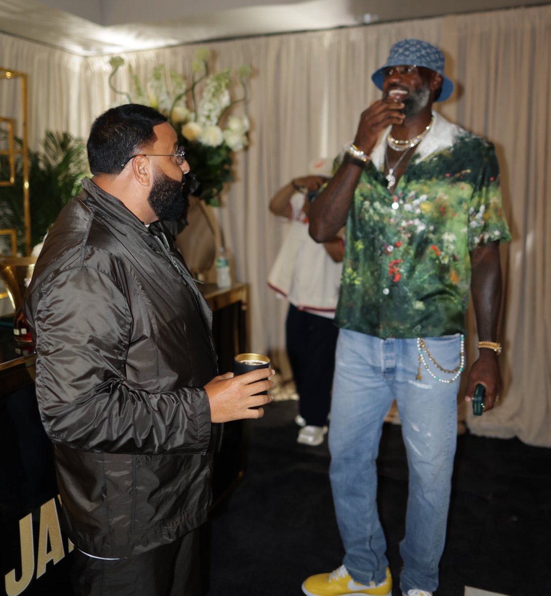 Kurrco's tweet photo. LeBron James with DJ Khaled at JAŸ-Z 30 📸 https://t.co/Ywydo1RIXz