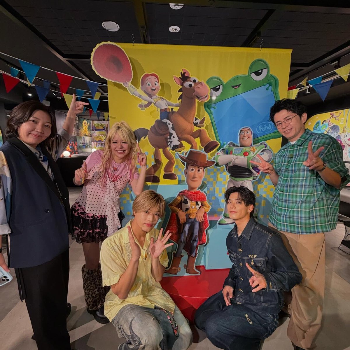 psyfe_member's tweet photo. 王様のブランチ見てくださりありがとうございました🧸

好きなものに囲まれながらの撮影で幸せでしたぁ🏰

#王様のブランチ
#このあと愛知でリリイベだー

龍臣🐲 https://t.co/AeZiptLCpY