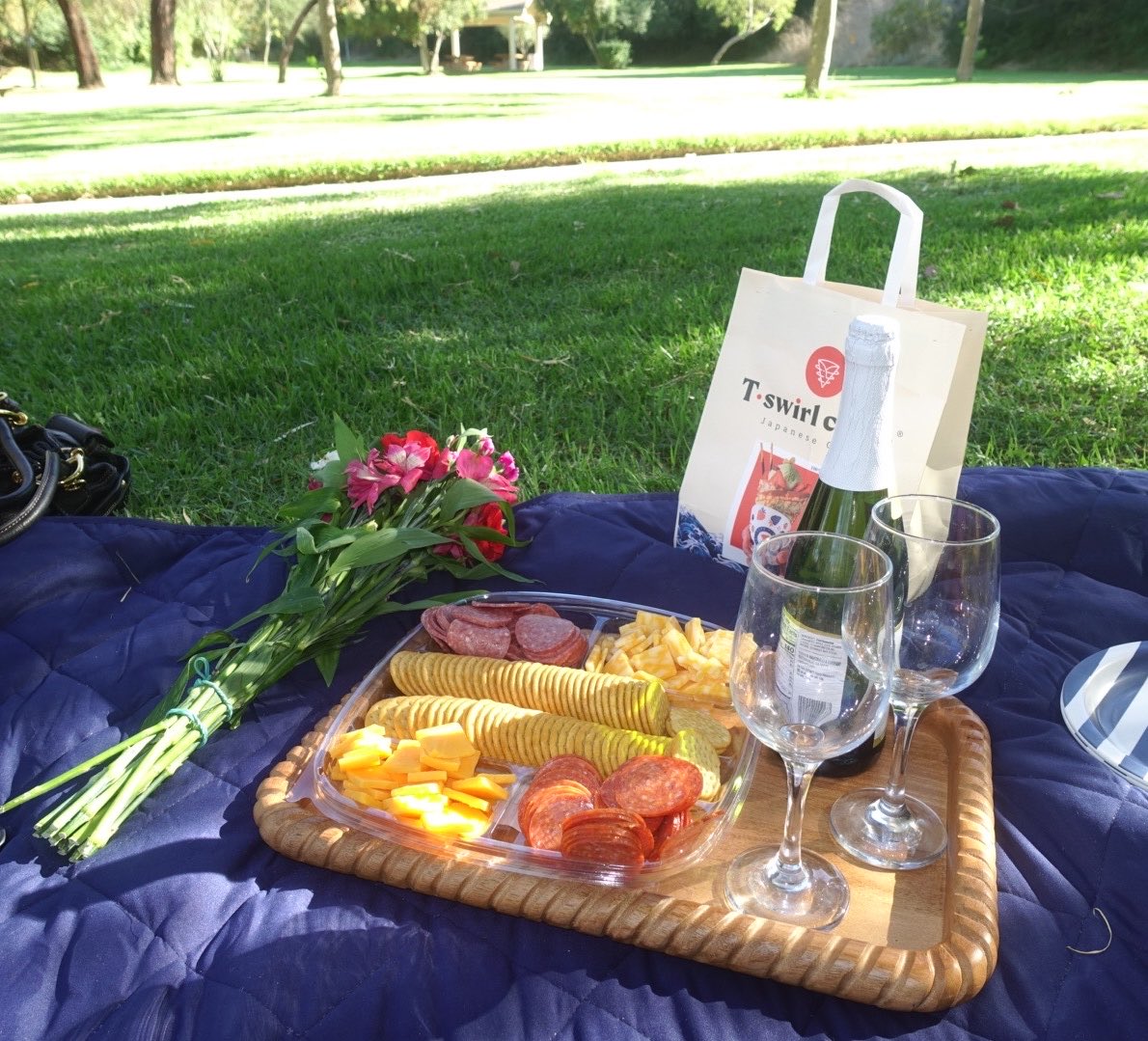 vaporinia's tweet photo. #meaf cuz my man surprised me w a bomb ass picnic date w his dog! https://t.co/28Fem42AoC