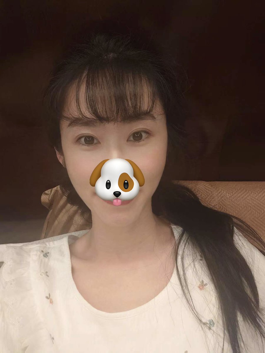 BullyDragonX's tweet photo. 叶澪🐶是减龄高配版温峥嵘 https://t.co/Lv1nmbUnuo