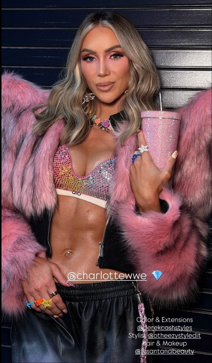 MsFebe_Flair's tweet photo. Charlotte looks f*cking amazing 😍🩷 https://t.co/wAQNc9kpUU