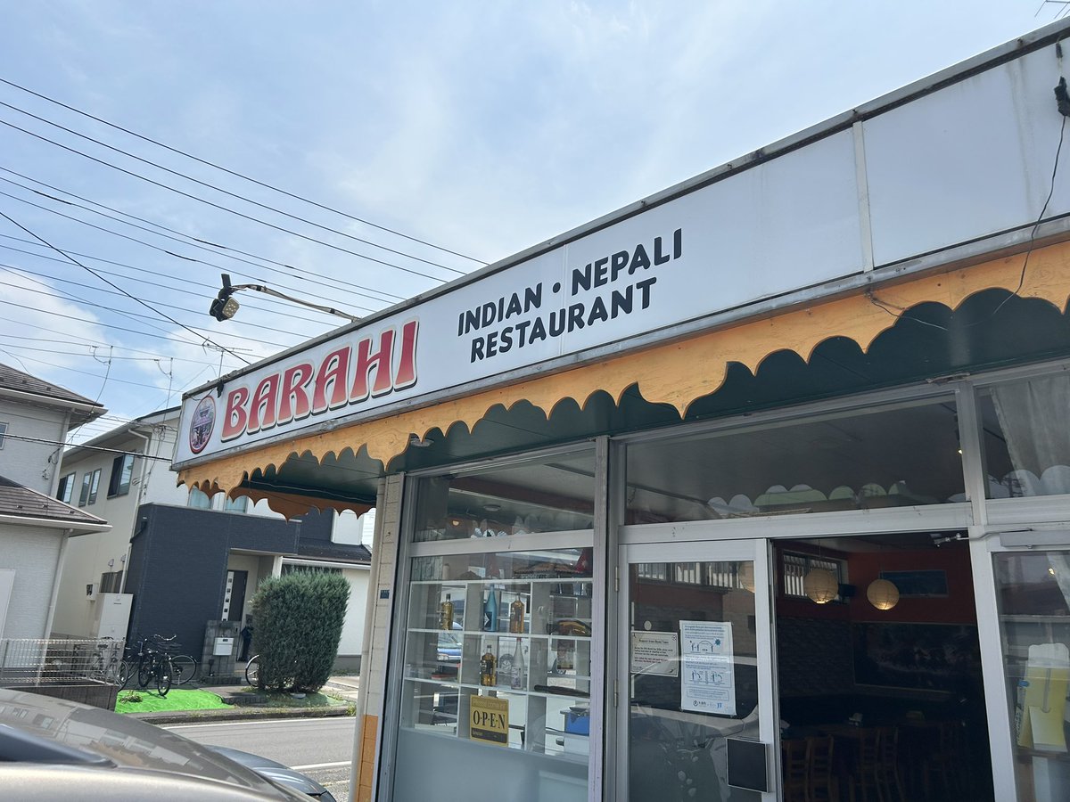 om_shivani's tweet photo. 都内のハラルフード店でもよく見る、大泉のBARAHIで国産ポークを購入。
1kg 900円。
ローカルチキンは800円。バフモモは品切れだった。
レストランも併設されているが、インドカレー&amp;ナンのみでダルバートは出してないそう。 https://t.co/B5ziwuXWBt