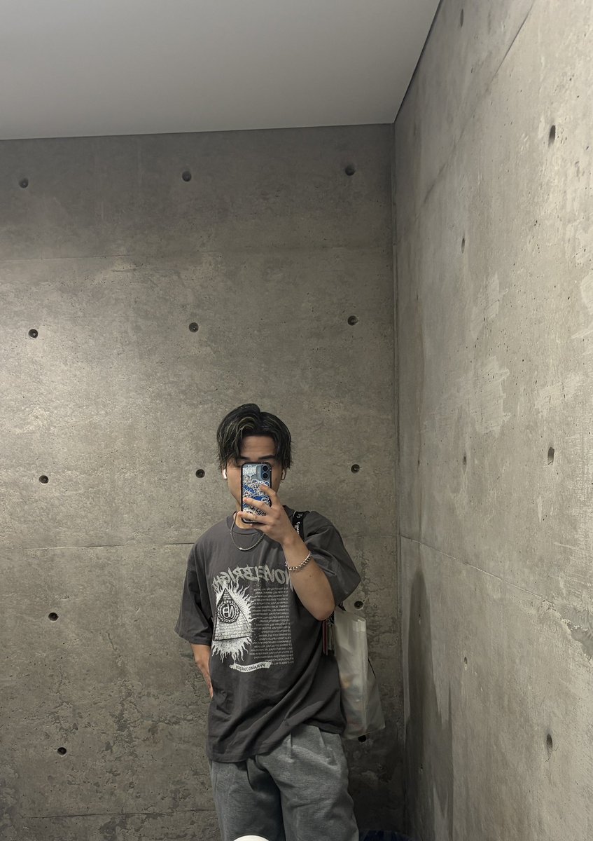 mhiro1393's tweet photo. こんな服装でいるので声掛けてください https://t.co/5PUbgZn0Me