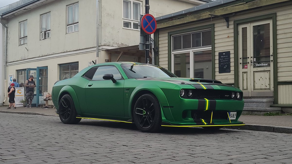 DJ_Denicore's tweet photo. Mutch autos 
(Haapsalu America car show) https://t.co/plM2gsw54t