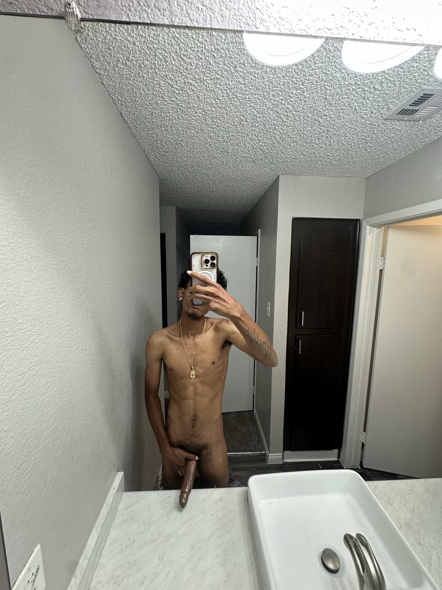 duces6040's tweet photo. @JussUhCreamerr Still up luv 😌 https://t.co/DGEutTnjVC