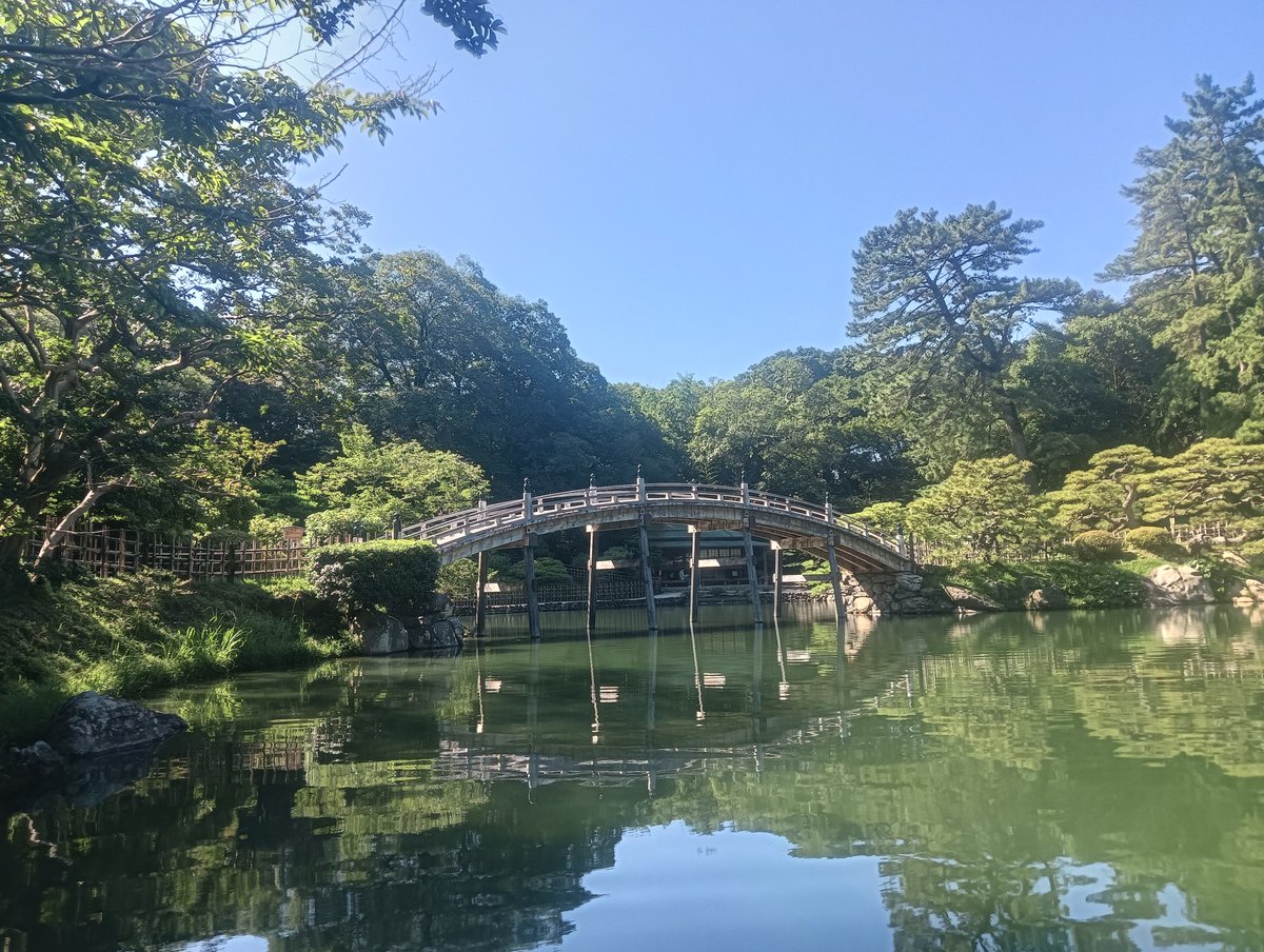 MILLIESMILEFACE's tweet photo. 素晴らしい緑や池の中を散歩&amp;和船でゆく（実は今回の旅でもう一つ別の船も）！ https://t.co/67E6vu0Bl5