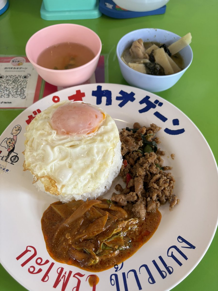 bangkoken9999's tweet photo. ガパオカオゲーンランチ🇹🇭
3種盛り https://t.co/vHXNC2mKtE
