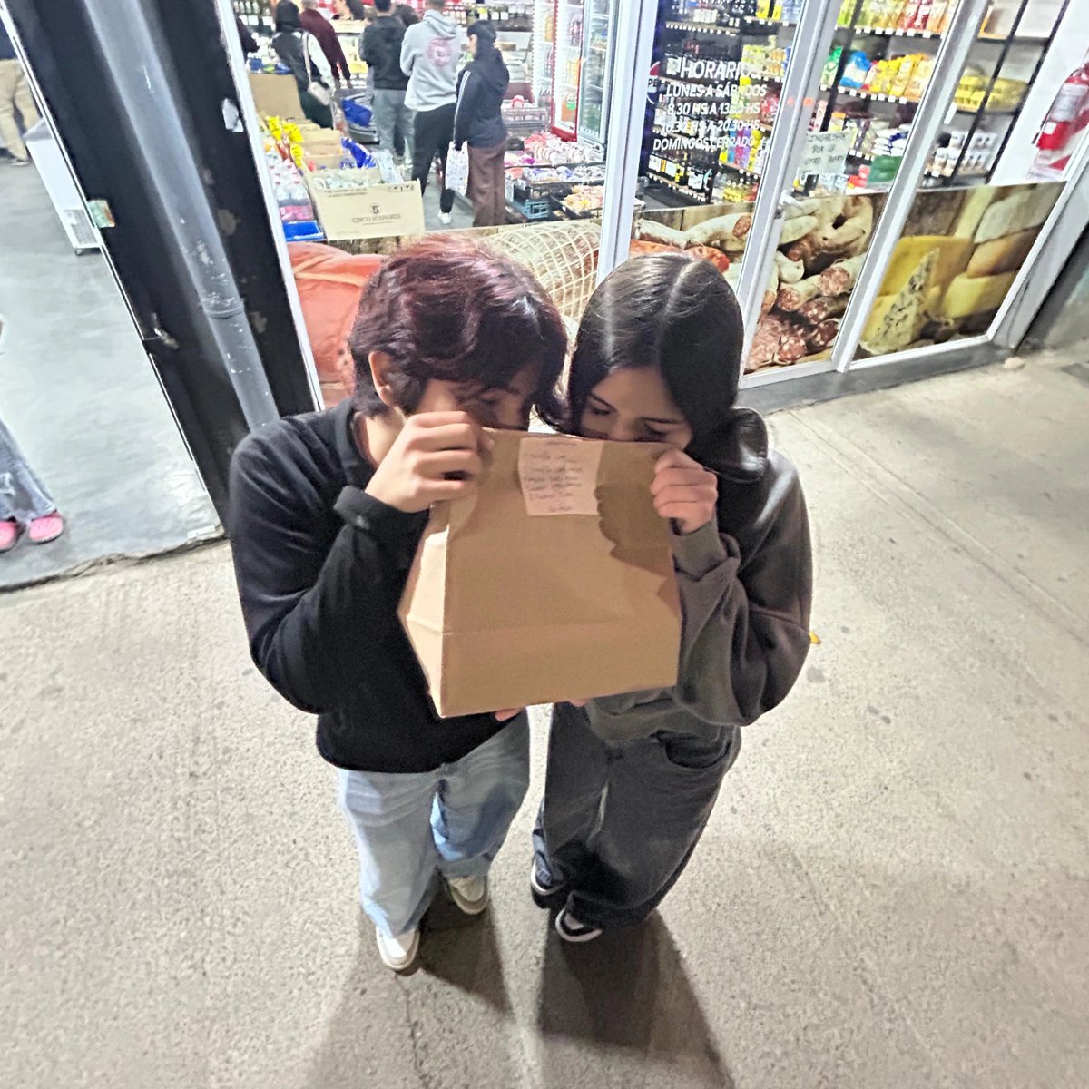 saariuuu's tweet photo. twin🫰🏻 https://t.co/ye4DIrGQ0u