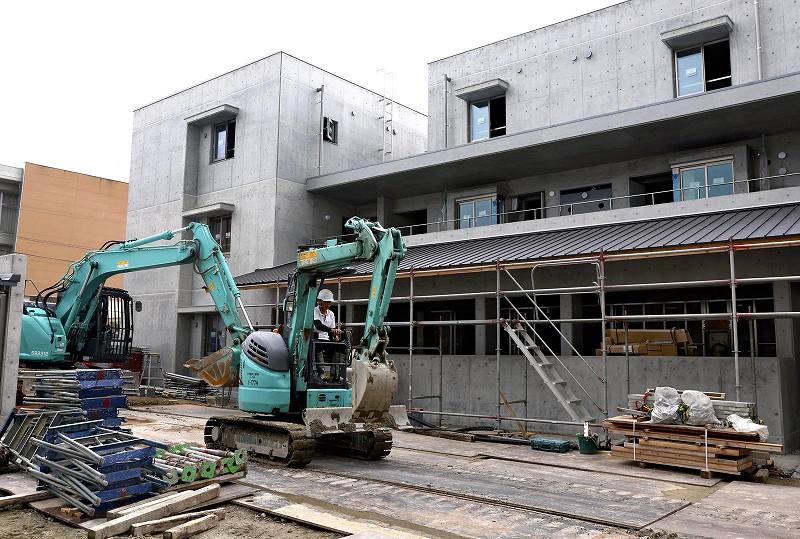 The_Japan_News's tweet photo. Building housing for victims of the Noto Peninsula Earthquake is proving to be expensive, due to rising costs of labor and materials as well as the peninsula’s geography.
https://t.co/i0NdKk20ev https://t.co/ItsJv0xG3h