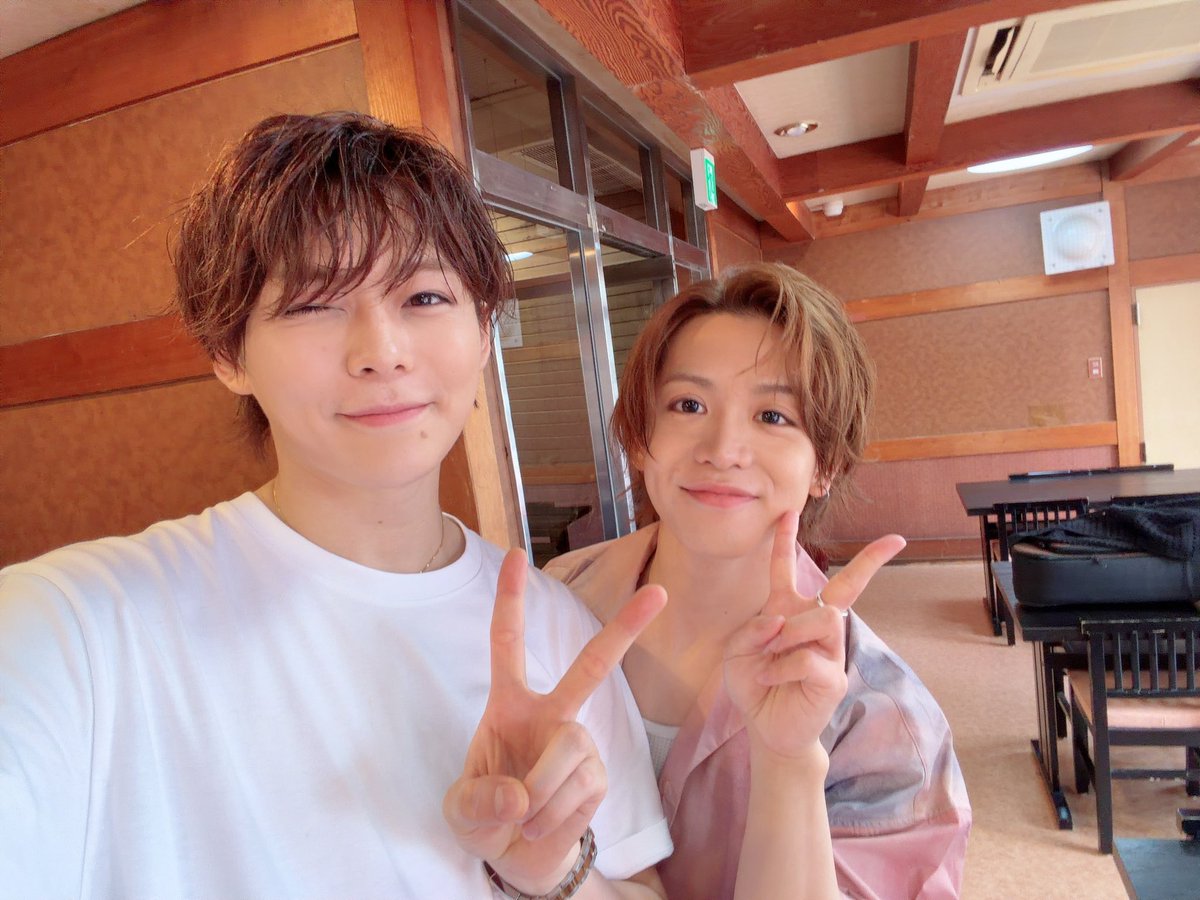 YosukeYou's tweet photo. 【ありがとうございました】

輝山 立くんのイベントに
参加させていただきました！

理由は
彼の楽曲 #君色 を作詞作曲
させていただいたからでございました！

ファンの皆様との
架け橋になりますように
心を込めて作らせていただいたので
たくさん聴いてください！

素晴らしい共演者たちと！ https://t.co/Nj1J8x4JMD