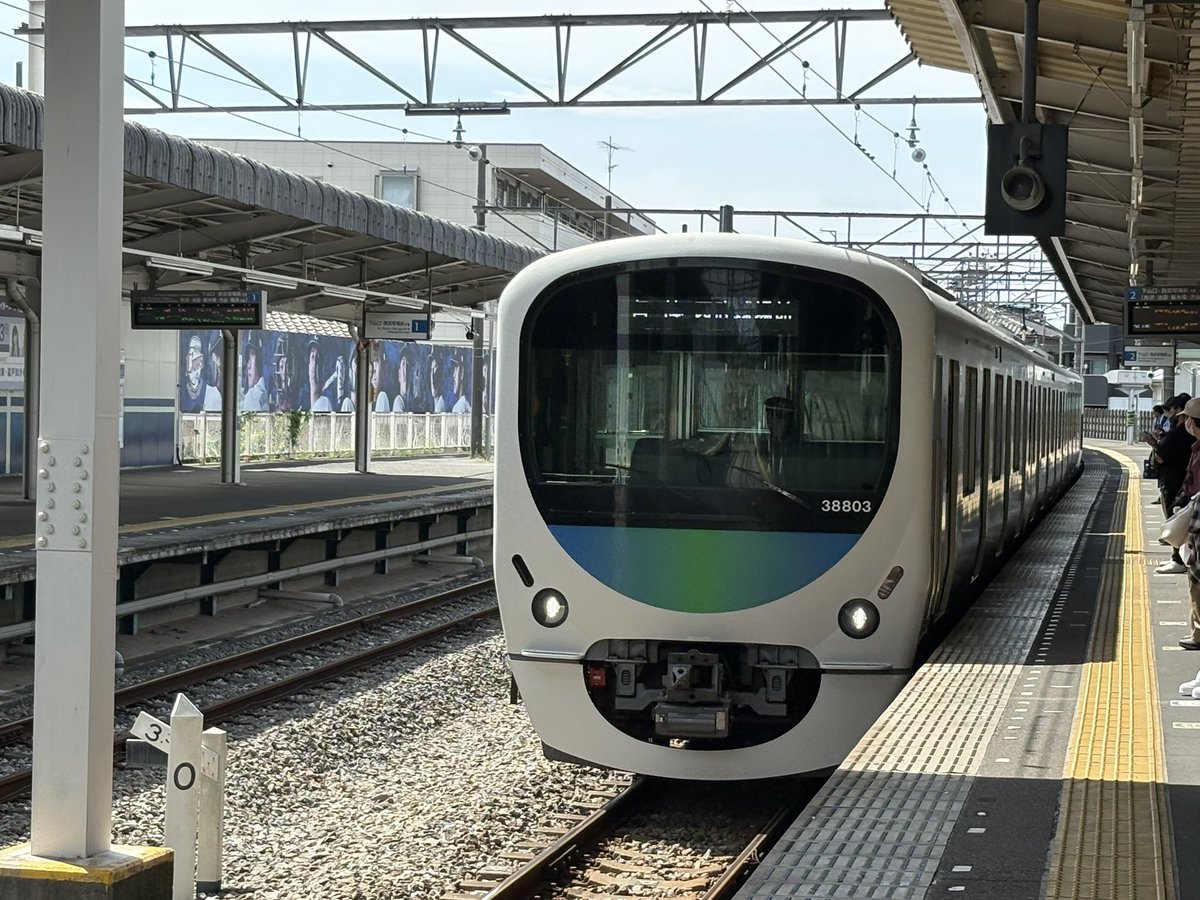 GSDARY7RYPP's tweet photo. 電車の顔へ https://t.co/XpytArkWvL