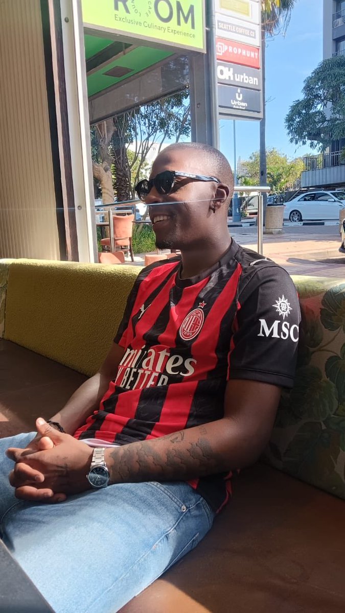 XolileDlamini16's tweet photo. Wine tones and good energy is the order of the day❤️

iFocus ila👇🏾

ADVOCATES LOVE MMELI 
WE ARE PROUD OF MMELI
#AdvoSoiréeCelebration 
#CelebrateMmeli
#MmeliKhumalo⚖️ https://t.co/tWJNNuB6EZ