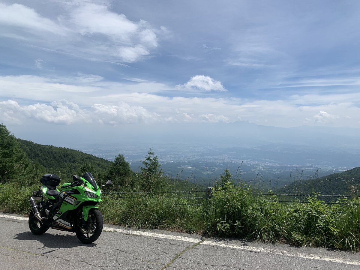 mamesanzx4rr's tweet photo. 志賀草津道路のダウンヒルでビビり散らかした後は嬬恋パノラマライン（南側）で少し癒され、軽井沢の林間コース（先導車あり）で元気になり…😊

浅間サンライン経由でチェリーパークラインで大興奮😆した後は道の駅で昼ごはん。

そろそろお腹いっぱいだから今日は早めに切り上げようかな😅 https://t.co/MkmT785Wev
