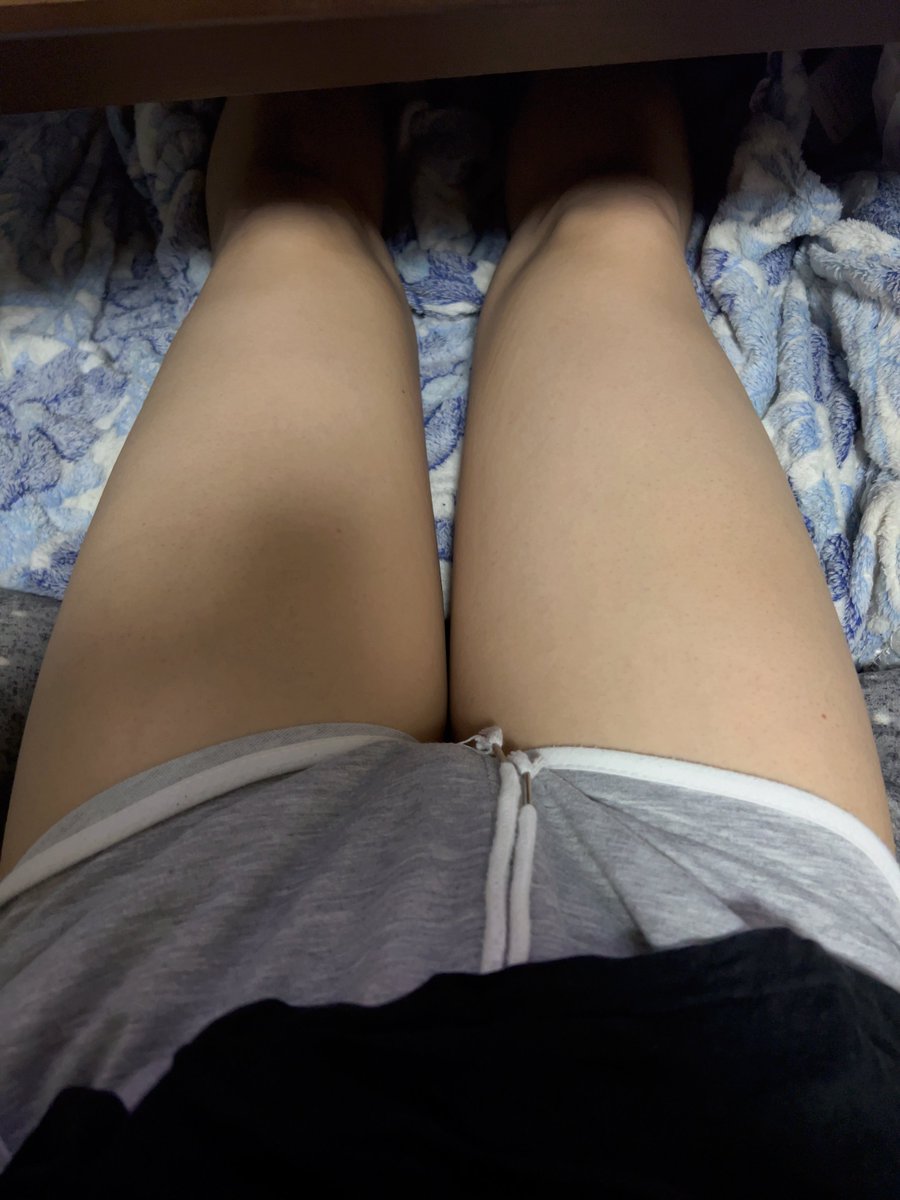 SatsukiT16's tweet photo. SRSの準��のために遠方のクリニックへ訪れたりとなかなか忙しく休みが多いですが、本日は出勤してます！
14:00〜20:00になってますが多少調整可能です！
ぜひご予約ください！

最近ホルモンの効果で太ももとおしりにボリュームが出てきたなぁと思い、撮った一枚🌟 https://t.co/tZWI10ao43