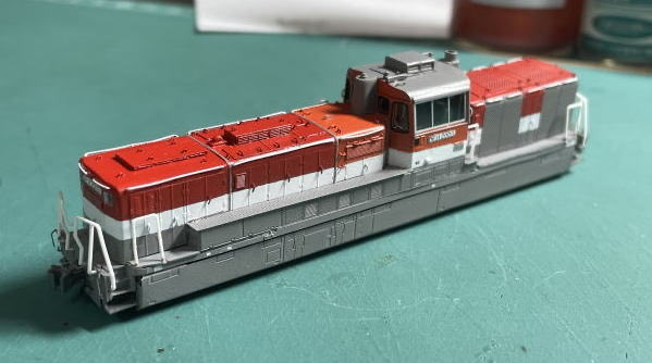 hatsukari51's tweet photo. バルディローズからのお知らせです⬇️

DE11-2000更新色の完成見本が出来ました。
明日のJNMAに持って行きます。
来場の方は完成見本として参考にしてください。

横浜羽沢や相模貨物駅での入換作業、ジェット燃料輸送の再現にいかがでしょう？

夏休みの工作にもオススメですw

#バルディローズ 
#JNMA https://t.co/cWIUMOyVgO