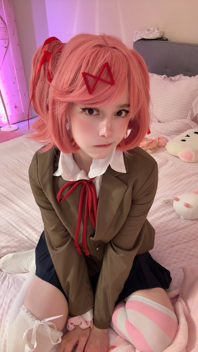 eviemeowie's tweet photo. more natsuki? 🐾💘

#natsuki #catgirl #cosplay #eviemeowie #ddlc https://t.co/z5g3LnxXK5