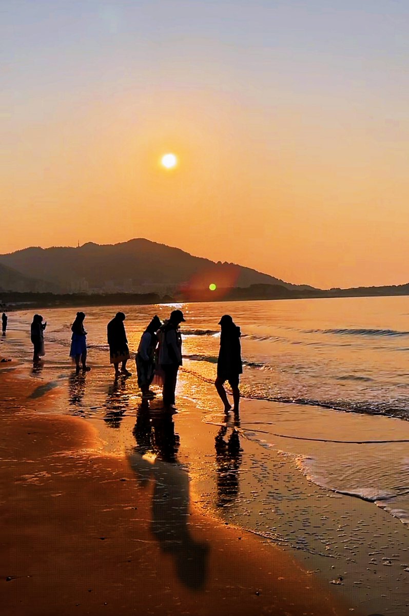 d_khasib's tweet photo. Just finished a 2-hour coastal walk at sunrise—salt in the air, perfect vibes for clearing my head! https://t.co/Sid2Zbjm9G