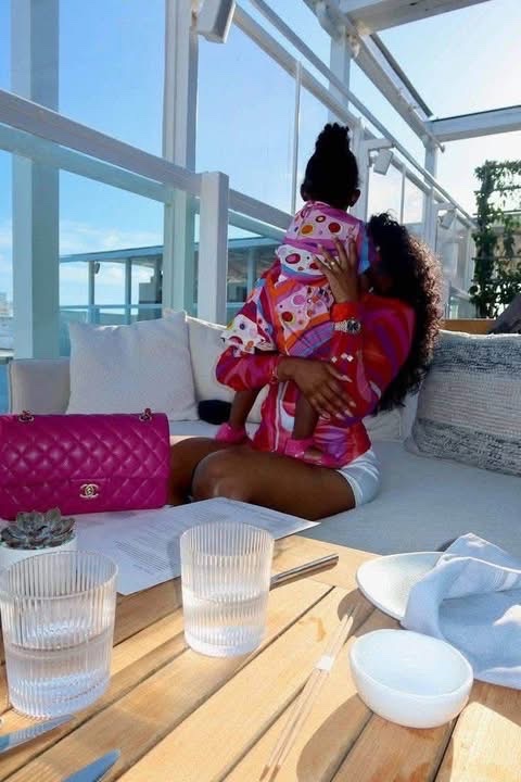 mslavix's tweet photo. Being a mom didn’t stop my life, it made it better 💖🍼✨ https://t.co/PQxpYOKWkG