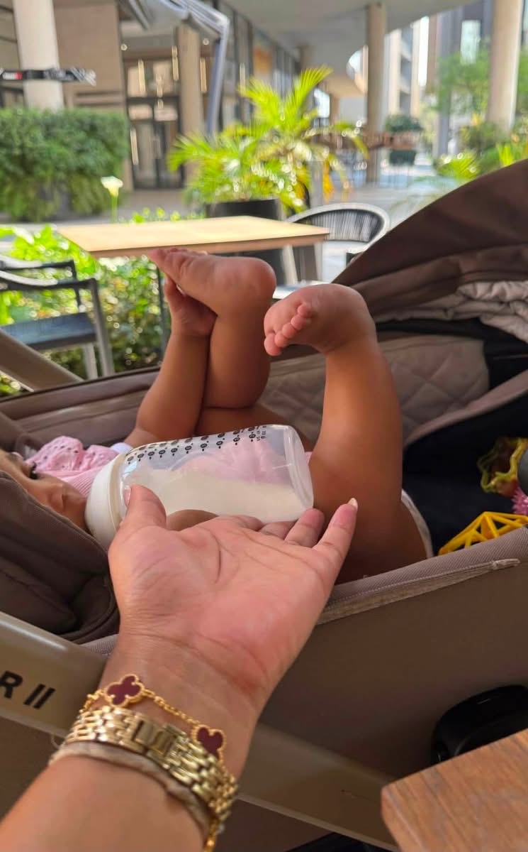 mslavix's tweet photo. Being a mom didn’t stop my life, it made it better 💖🍼✨ https://t.co/PQxpYOKWkG