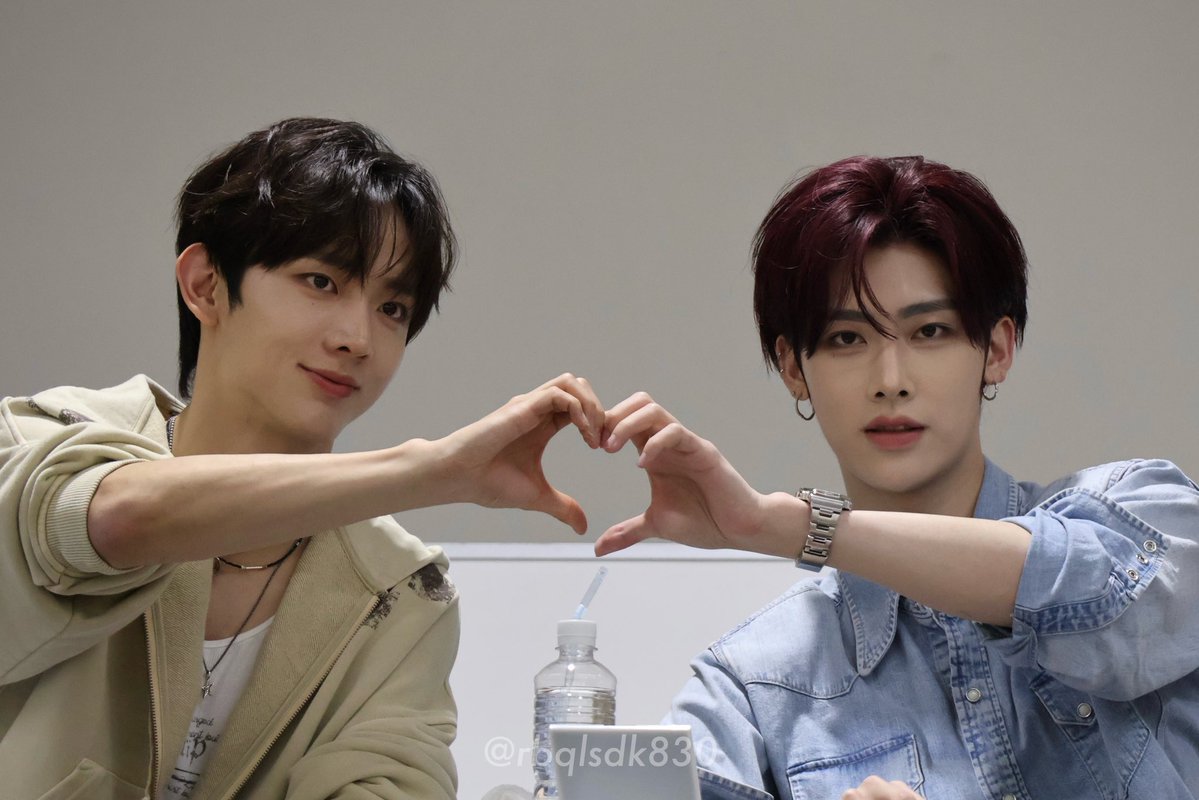 rbqlsdk830's tweet photo. 260709 팬싸

#YOOSEUNGEON #유승언 #ユスンオン
#RICKY #리키 #リッキー #沈泉锐
#AND2BLE #앤더블 https://t.co/iInbDmRykC