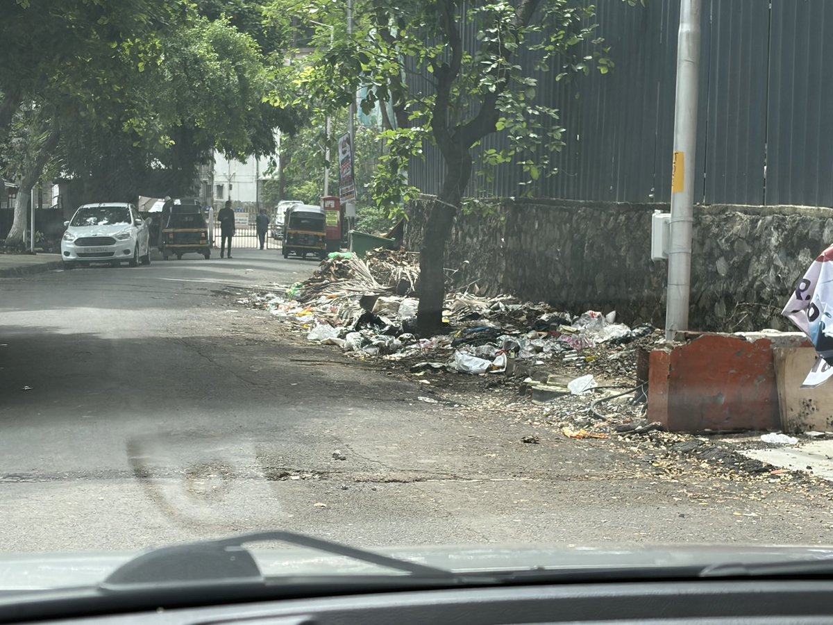 ajaydamle's tweet photo. @TawdeRitu @mybmcHealthDept @MCGM_BMC where is SWM department ? Garbage , waste is lying on road from couple of days at Mhatre nagar, LIC colony , Sachin society in Mulund East . MCGM T ward Officers not aware of it , no discipline !! https://t.co/cjZdXXCFAV