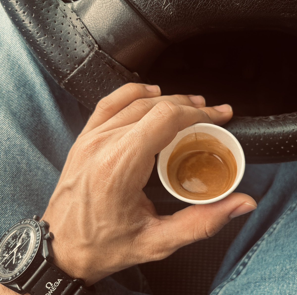 kemocooper's tweet photo. دائماً تأتي القهَوة على هيئة طِب بدَيل،
 تداوُى صُداع الأفكَار وتسّكن ألم المَزاج 🤎 https://t.co/TKwRhrqjCw