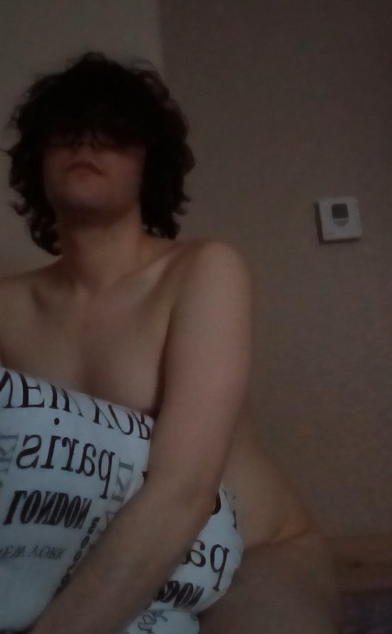 Cirmi17's tweet photo. Humping my pillow this morning thinking about oomf.... sighhh im such a lonely chud https://t.co/7sX0Tb8KRi