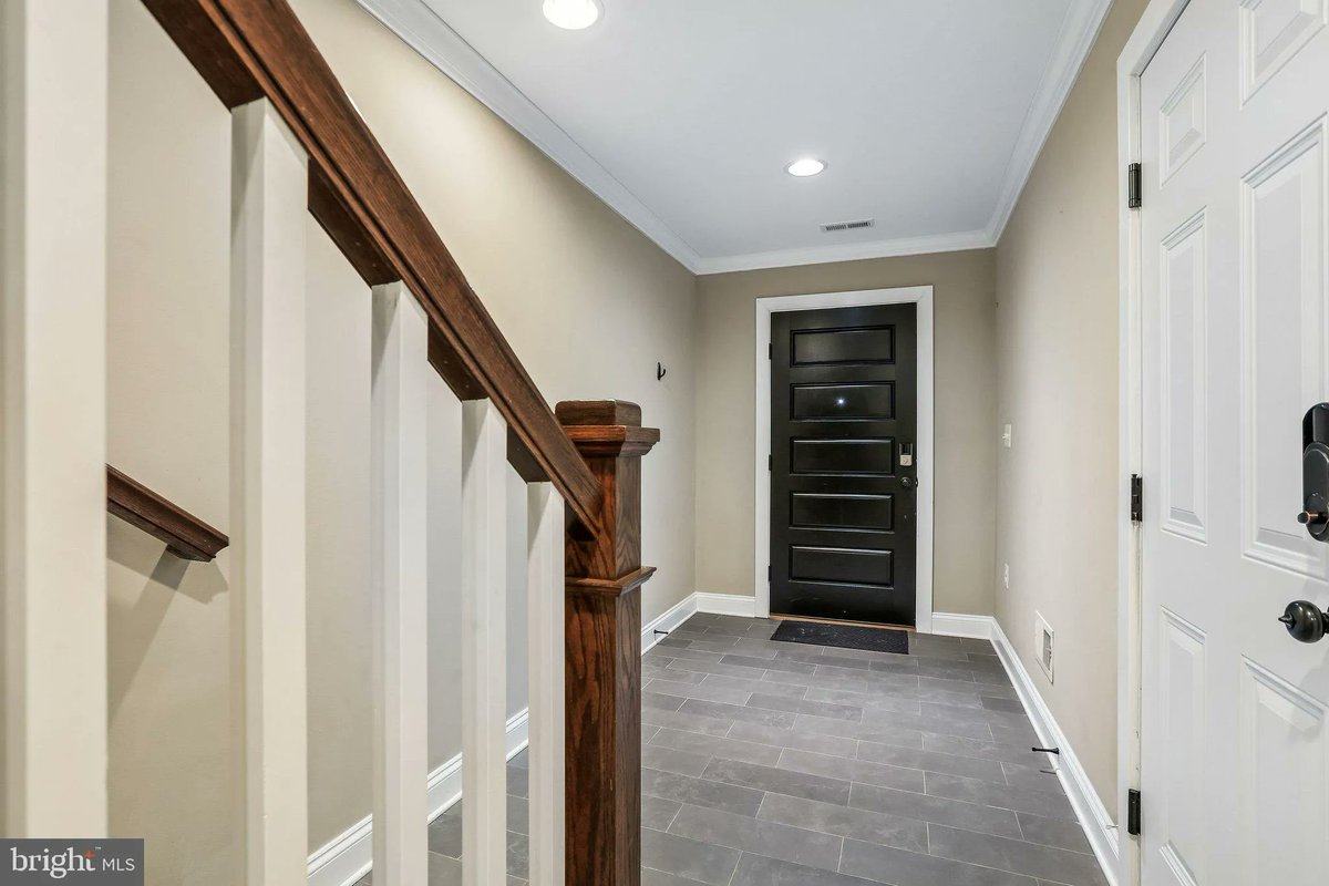 bsdarell's tweet photo. 1003 S Belnord Avenue, Baltimore, MD, 21224
3 bed | 4 bath 2217 Sq. Ft.
Active | 725000
https://t.co/FdtjWgsusz
Exceptional Canton End-of-Group Townhome with Garage Parking, Roof Deck &amp; Included Adjacent Lot. Rarely does an opportunity like this become available in the heart... https://t.co/qBXCL92WeP