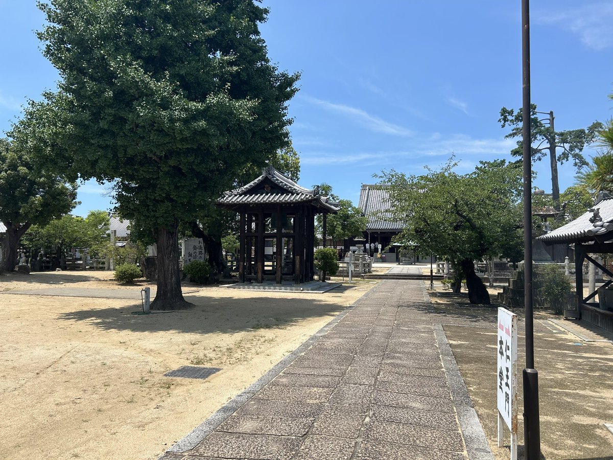 jibunmon618's tweet photo. 今日ここに行った帰りズッコケてジーパン破れて最悪死んでた笑笑
ここの寺で人でも熱中症にならず夏を楽しめますようにって参ってなかったら
多分死！笑笑
よかった〜笑笑 https://t.co/eJOT8XuH9J