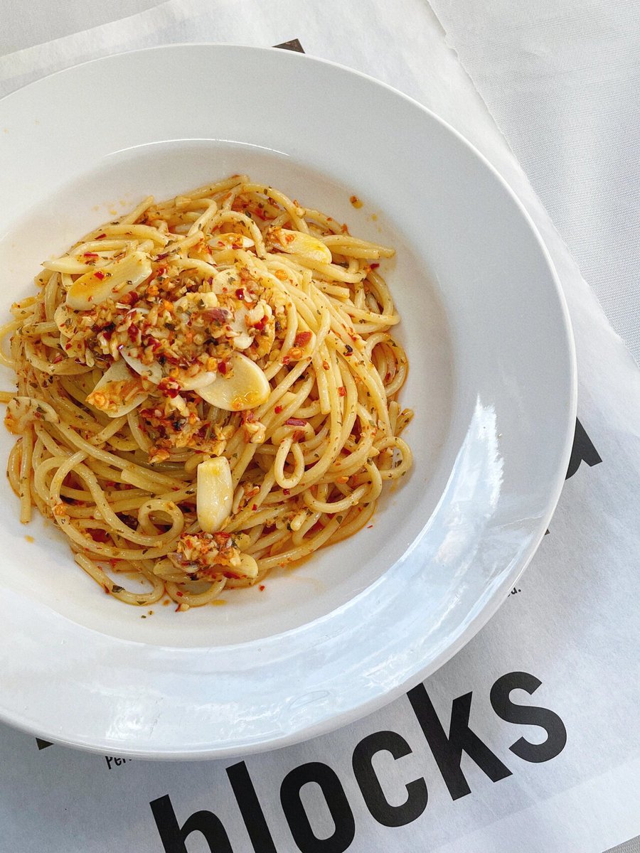Willi1000's tweet photo. Just whipped up creamy garlic parmesan pasta in 15 mins — no fancy ingredients, just pure comfort in a bowl ， https://t.co/vbDct9YLaV