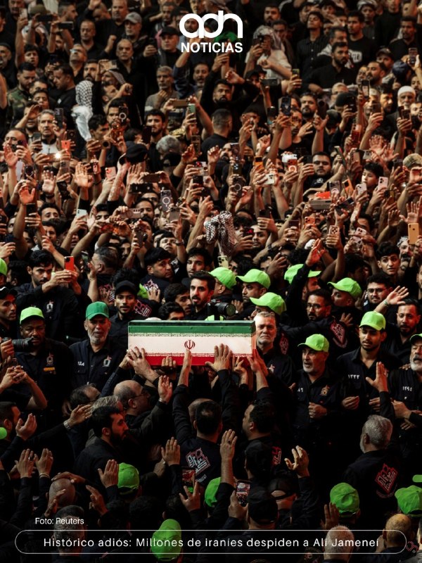 adnnoticiasmx's tweet photo. 📍 La marcha recorrió las principales calles de la capital iraní, donde miles de asistentes llevaron banderas, imágenes de Jameneí y mensajes de apoyo en una jornada marcada por la tensión y el duelo https://t.co/0IULMvM5gU