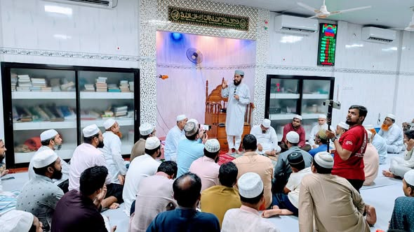 MDSU_Official's tweet photo. Mayoral candidate for the Dhaka North City Corporation Mohammad Selim Uddin offered Salatul Maghrib at the Government Colony Central Mosque and exchanged views with worshippers yesterday. https://t.co/LiopKJcMJP