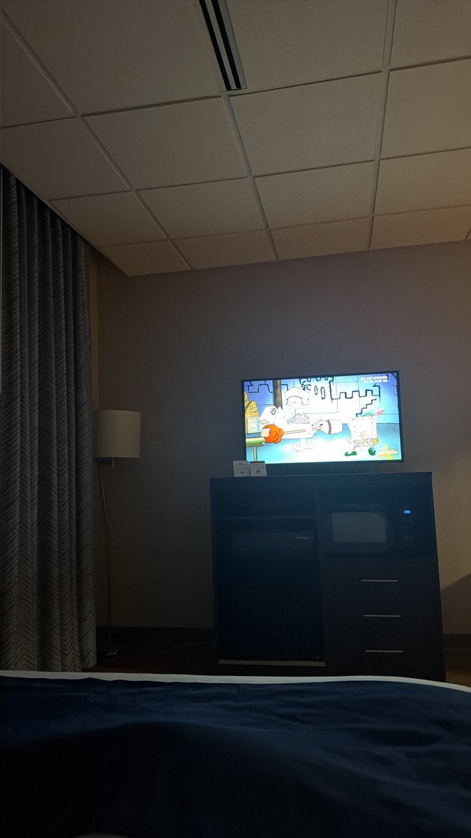 Kale_Gray_'s tweet photo. If you’re staying in a hotel and not watching SpongeBob, you’re not a millennial 😂 https://t.co/W91i98X8Gn