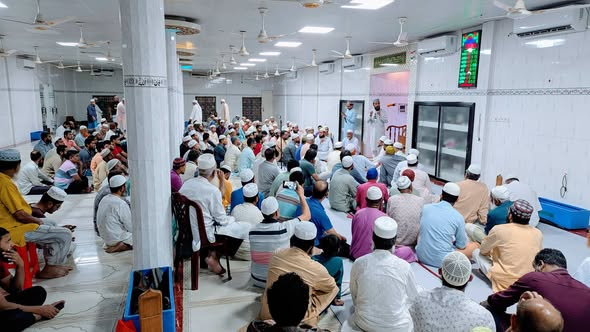 MDSU_Official's tweet photo. Mayoral candidate for the Dhaka North City Corporation Mohammad Selim Uddin offered Salatul Maghrib at the Government Colony Central Mosque and exchanged views with worshippers yesterday. https://t.co/LiopKJcMJP