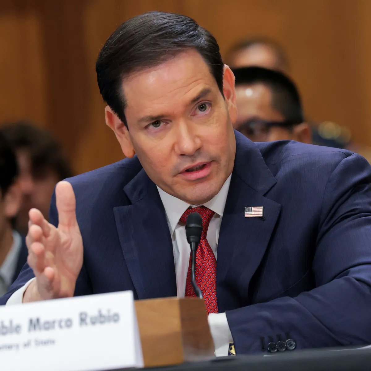 peppipets's tweet photo. Marco Rubio é diferenciado demais

Um imigrante ilegal foi condenado em 2005 por estuprar por 3 anos uma menina de 10

Ele seria deportado agora, mas o governador democrata Tim Walz concedeu PERDÃO judicial pro cara pq a vítima o perdoou falando que ele teria se arrependido do que fez

Com isso, ele não poderia ser deportado mais

Porém, Marco Rubiu interviu, revogou o status legal do pedófilo e o deportou mesmo assim