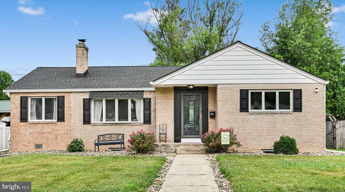 Dana_Little1's tweet photo. 3832 Bonnymead Circle, Harrisburg, PA, 17111
2 bed | 2 bath 2377 Sq. Ft.
Active | 264900
https://t.co/lDuPC7rxxs
This sweet brick ranch home has been LOVINGLY maintained, sits on a cul-de-sac and is close to everything. Home boasts newer roof &amp; gutters, new hot water heater,... https://t.co/ZqEk5N7Zg2