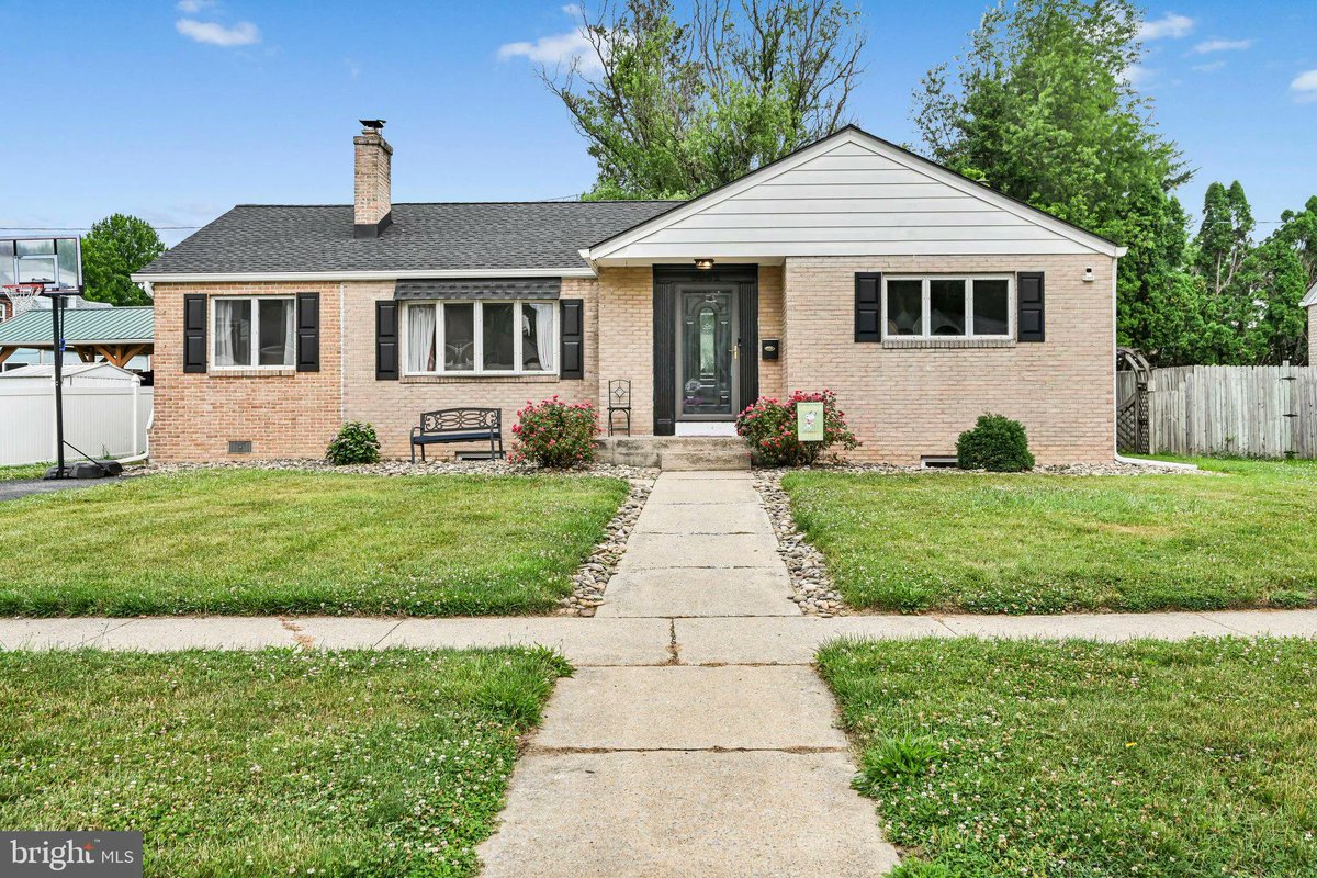 Dana_Little1's tweet photo. 3832 Bonnymead Circle, Harrisburg, PA, 17111
2 bed | 2 bath 2377 Sq. Ft.
Active | 264900
https://t.co/lDuPC7rxxs
This sweet brick ranch home has been LOVINGLY maintained, sits on a cul-de-sac and is close to everything. Home boasts newer roof &amp; gutters, new hot water heater,... https://t.co/ZqEk5N7Zg2