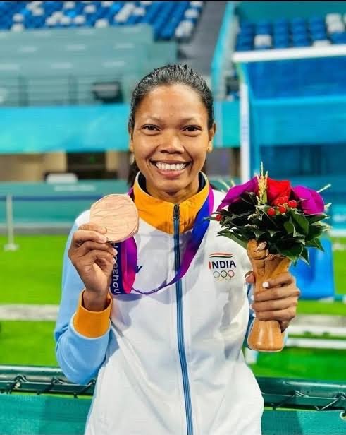 yourSanjaySingh's tweet photo. Brave and empowered daughters of Jharkhand, the real life inspirations, are once again shining on the top. Salima Tete will be doing Captaincy of the #IndianNationalHockeyTeam in the #AsianGames and Nikki Pradhan, Beauty Dung Dung and Deepika Soreng will be playing alongside in the team.

A proudful moment for #Jharkhand . 
Congratulations to all of them!!

#Hockey #sports