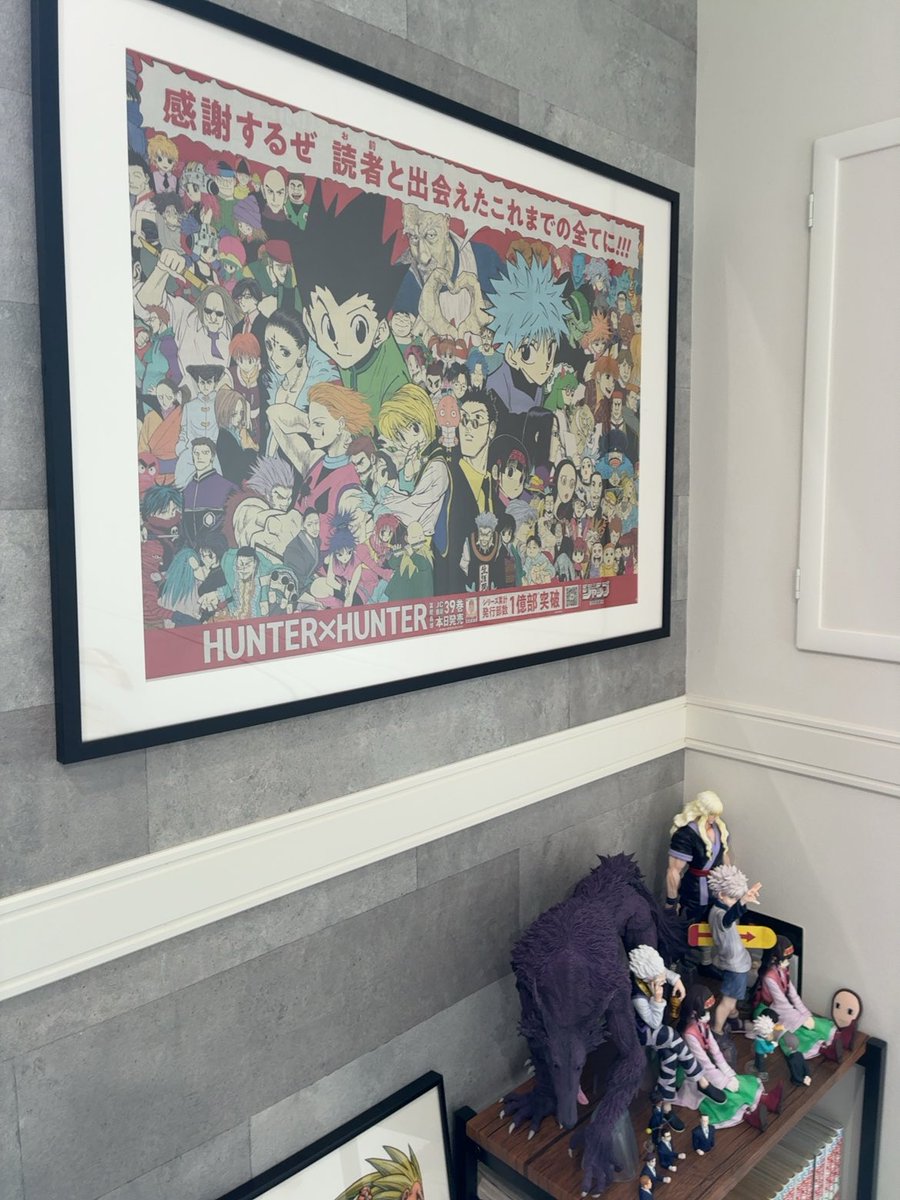basan2021's tweet photo. セリアで買った耐荷重7キロのフック🪝
HUNTER×HUNTERの広告をニトリの額縁に入れて飾る。
隙間は気にならない。
カイト飾るのも良い🤣
楽し過ぎる（笑）
美術館になりそう🤣 https://t.co/FC1MHbmx2N