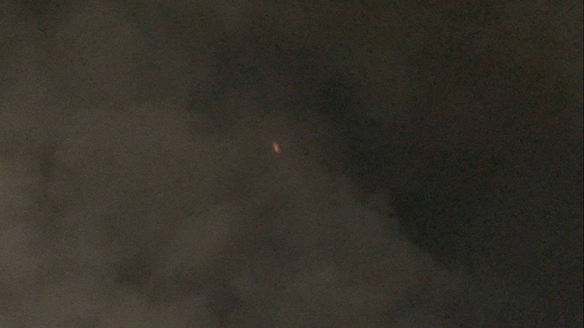 Chimpsons's tweet photo. Una luz roja en el cielo de la CDMX

#RayoRojo #LuzRoja https://t.co/WjSzGdtiDt