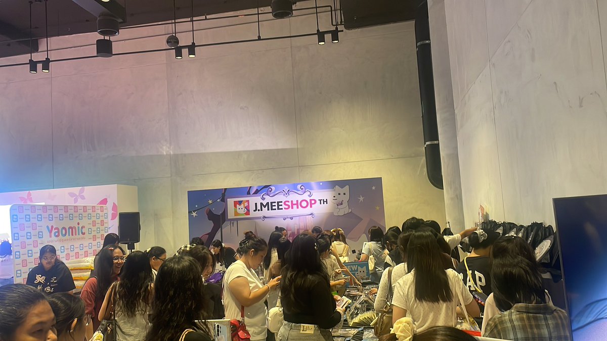 one_morebrownie's tweet photo. #JMEESHOPTH #YBOOKFAIR11XJMEESHOPTH https://t.co/4WlnYYto9I