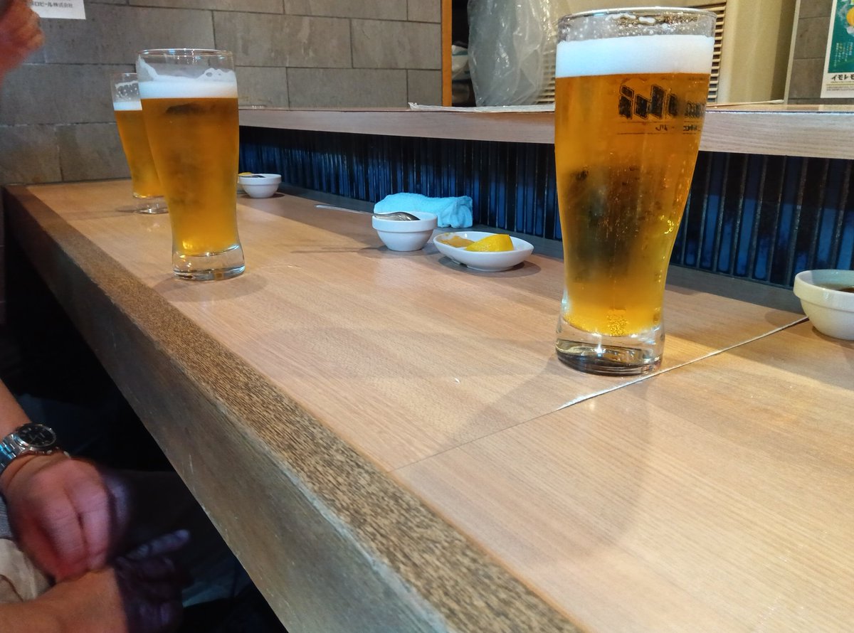 Mrmax3422's tweet photo. ライブ前に、ちょっと一杯😁🍻😃 https://t.co/as13kCrurF