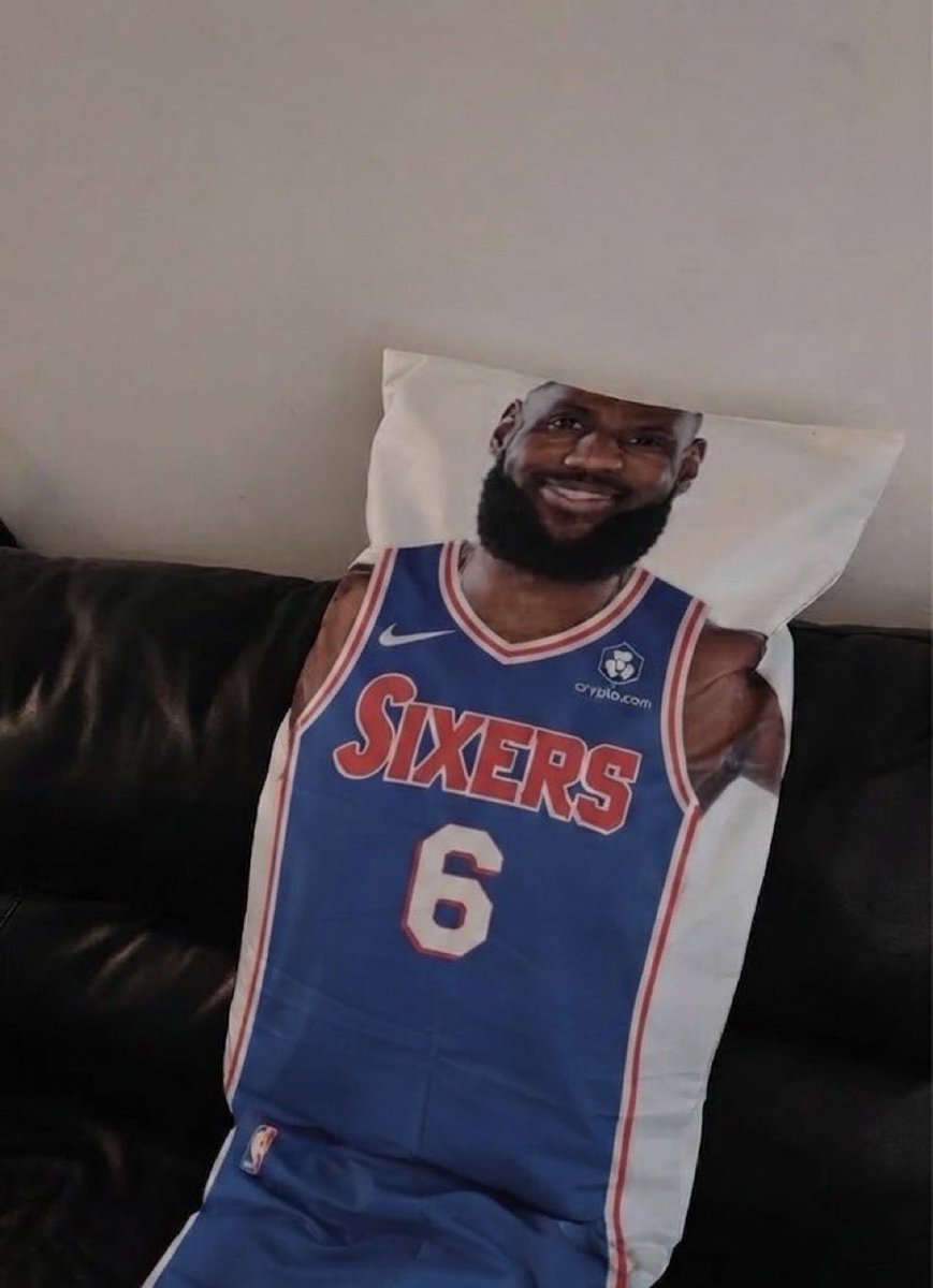 HoodiiBron's tweet photo. Just copped a new pillow https://t.co/iQKljxGPpd