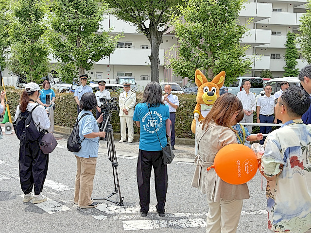 yoritaka11's tweet photo. #わらてつまつり ２０２６が文化ホールくるるで開催されています。 #ミニ新幹線 や #子ども駅長 出発式、#Nゲージ 運転体験、模擬店など魅力いっぱいのプログラムとなっています。今日、明日の開催です。ぜひお出かけください。 #蕨市 #蕨市長 #よりたか英雄 #あったか市政 https://t.co/BHbxy9k0Vt https://t.co/Dv56hugH9s
