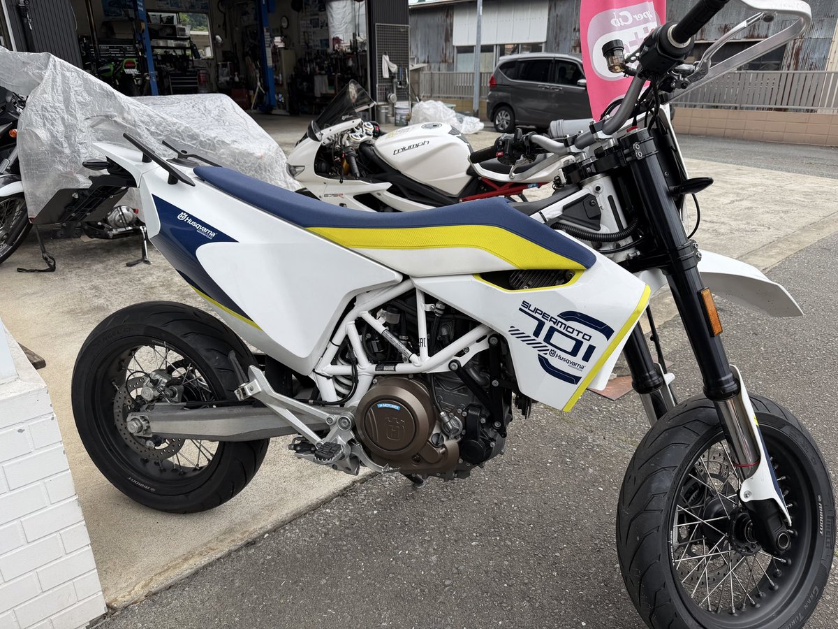 _sirrin_'s tweet photo. ハスクバーナ701SM
本日納車されました。
とっても軽くて楽ちん(笑)です🥹 https://t.co/r5unXr9V6q