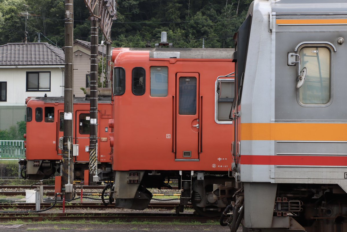 batanu273's tweet photo. 2026/7/10 津山
亀山から転属してきたキハ120-301も汚れて最初から岡山に居たようにしか見えなくなってきた https://t.co/96rTW2r1XW